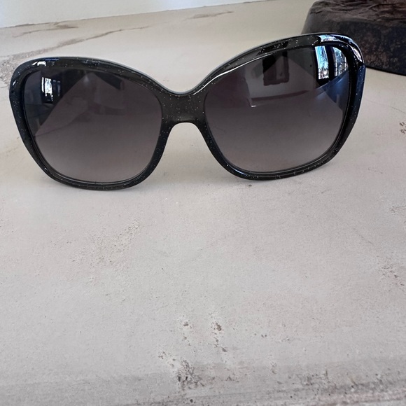 Louis Vuitton monogramed sunglasses - Picture 2 of 5